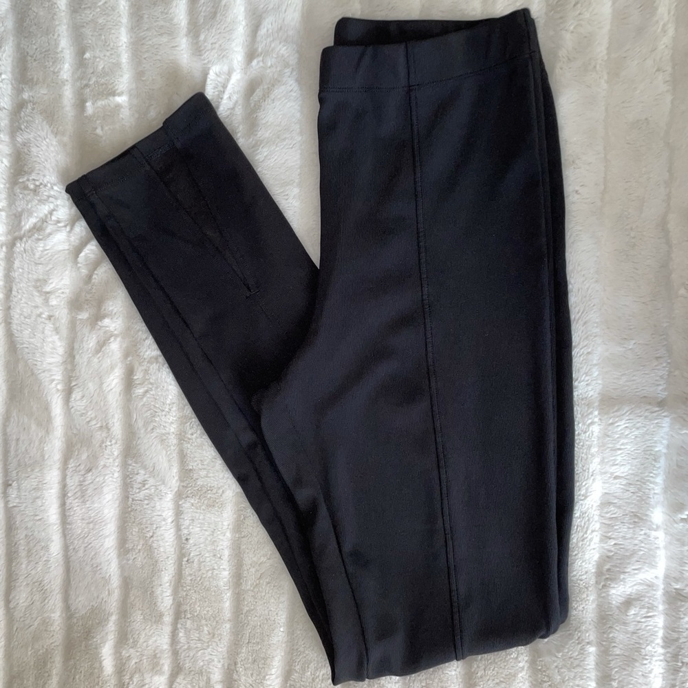 Ribbed Split-Bottom Leggings